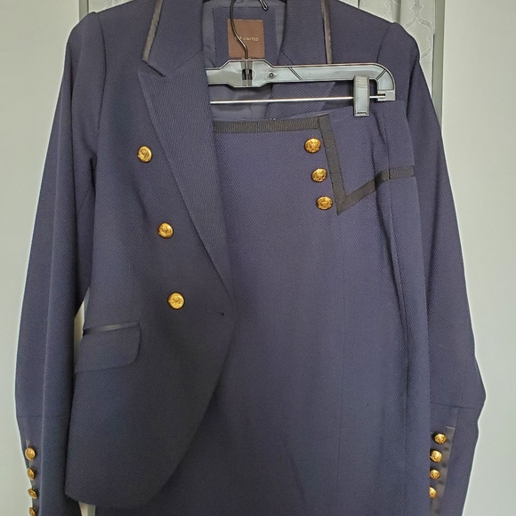 Limited Navy & Gold Suit - Picture 2 of 10